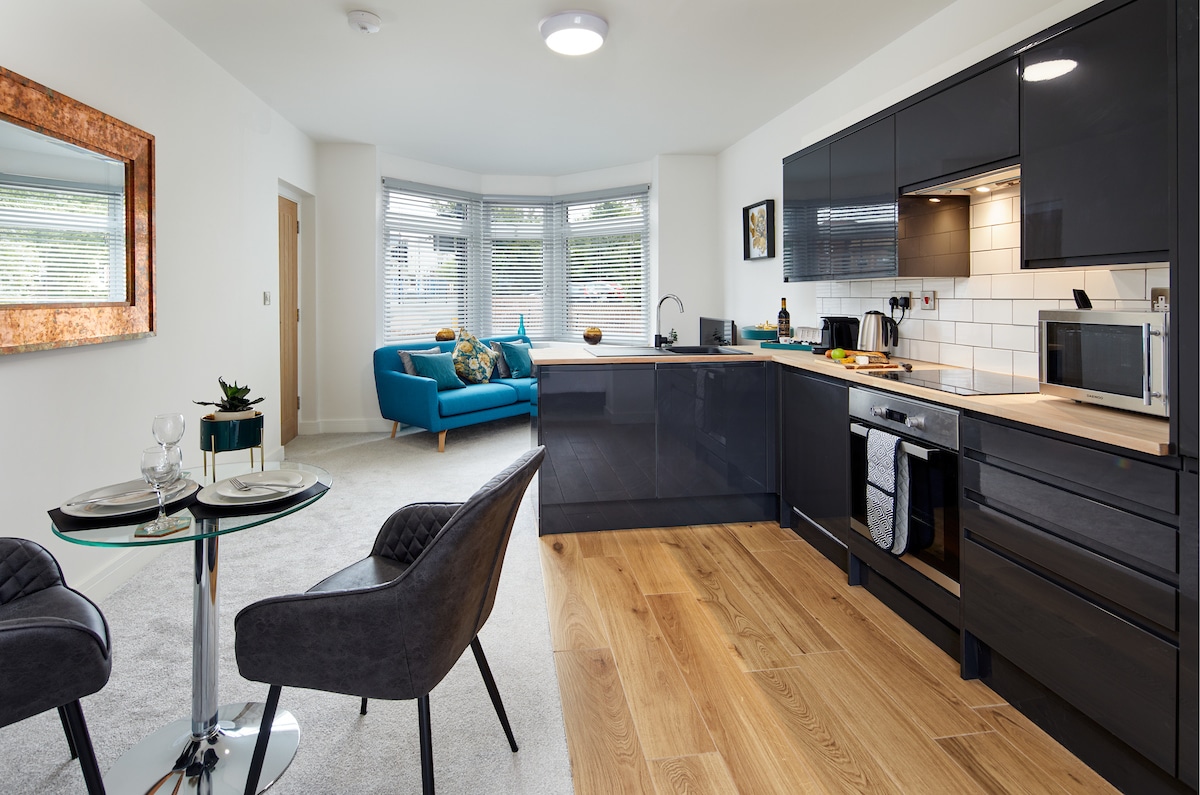 The kitchen diner area for meal preparation while you travel for work or business