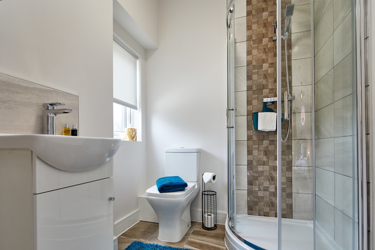 Walk in shower furnished with toiletries and luxury bath towels at your serviced accommodation