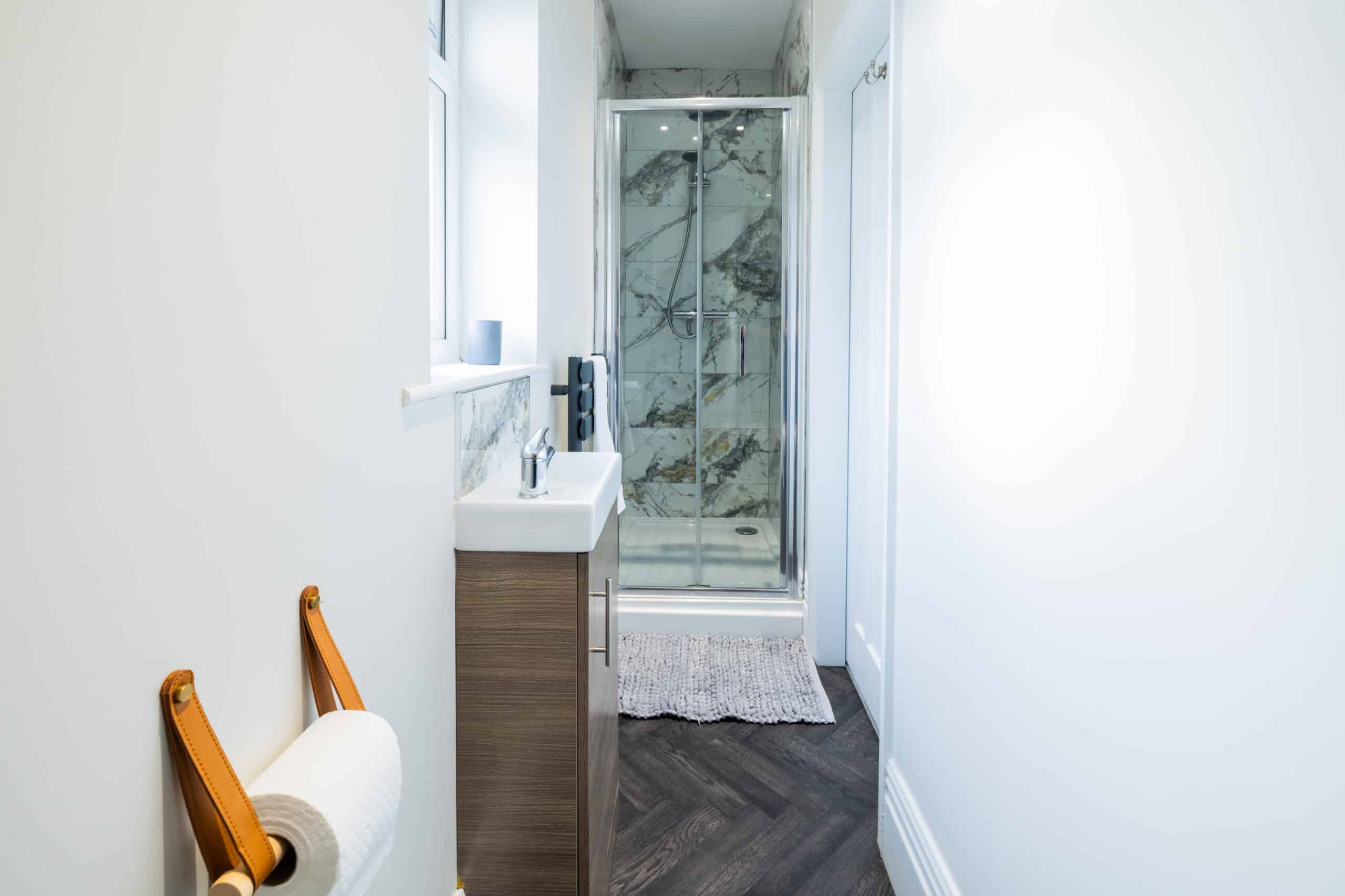 Coppergate House Grimsby - En Suit Bathroom