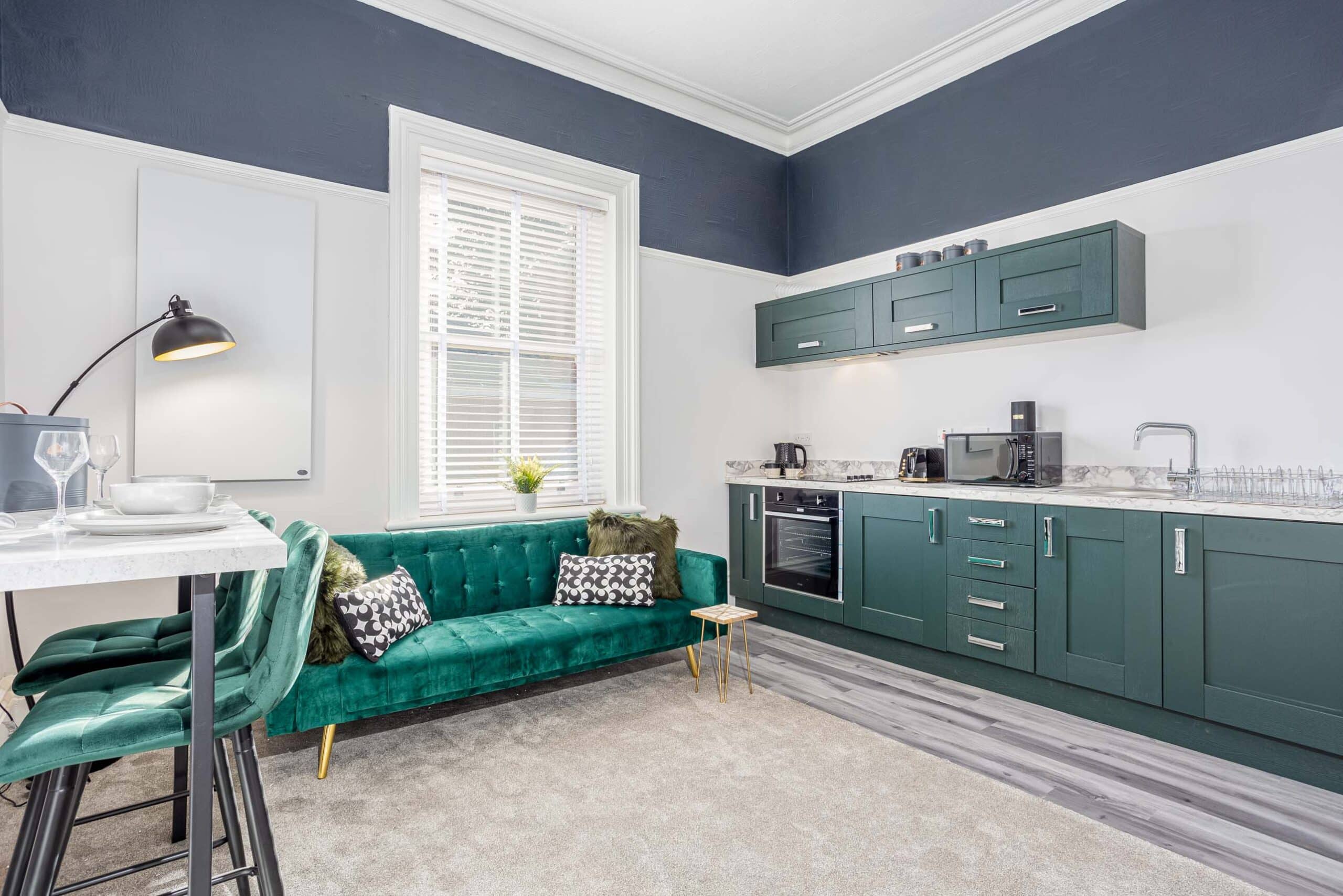 Open plan kitchen, lounge and dining area in this 1 bedroom apartment in Grimsby for business and corporate travellers