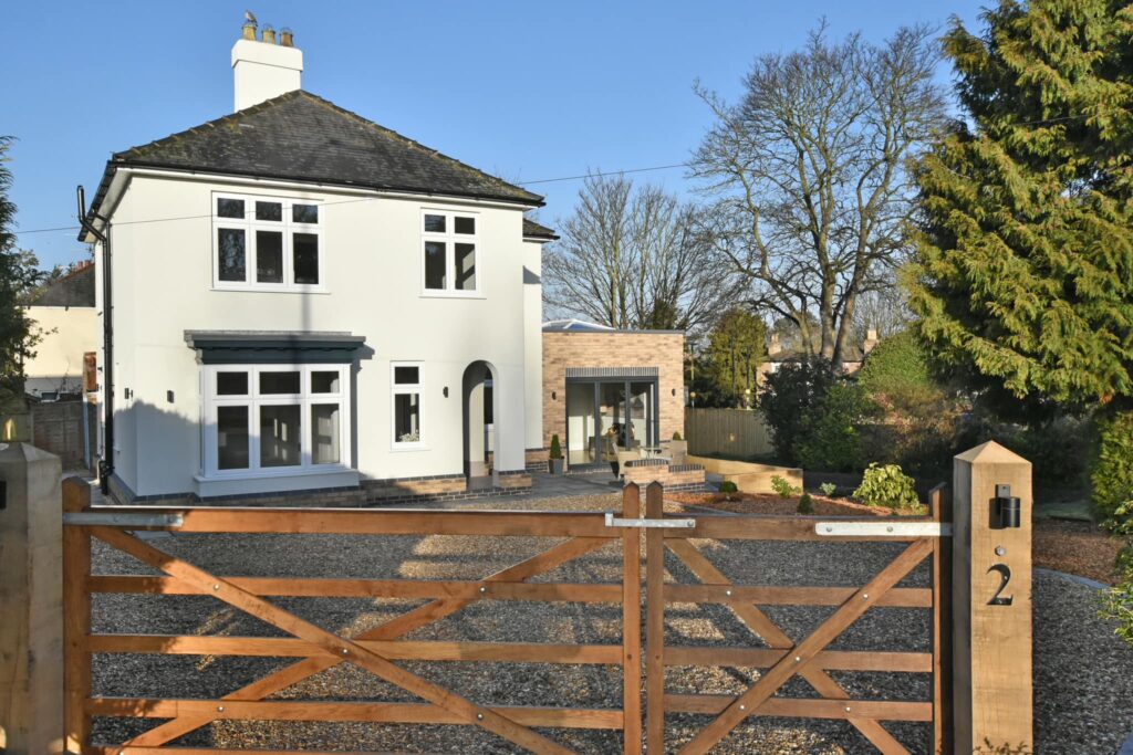 Detached 4 bedroom house near grimsby with off road parking